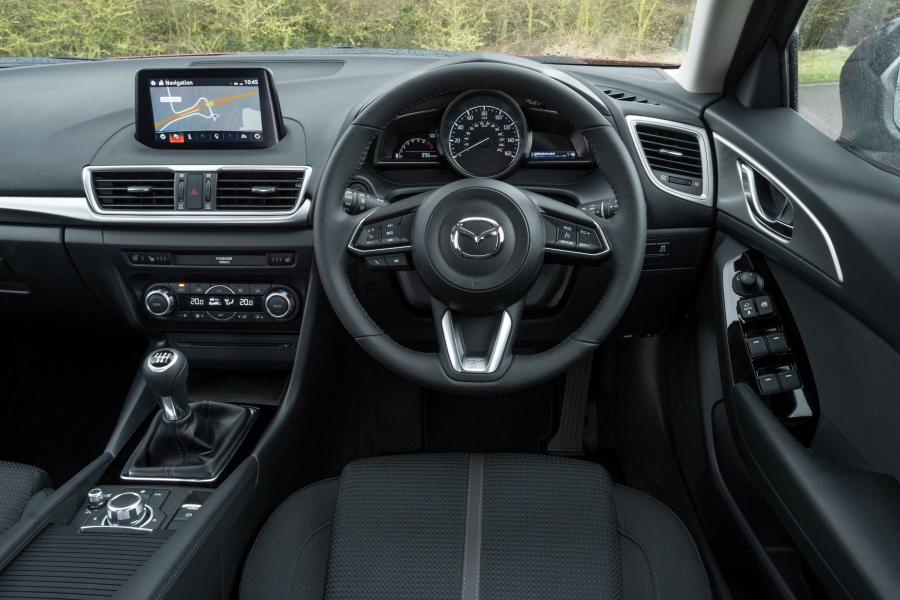 Торпедо Mazda3 Sport Black (BM) 2018 года  (UK) (фото 3 из 15)